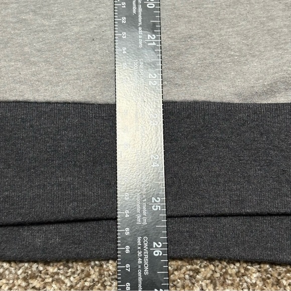 PINK Victoria's Secret Women’s Large Gray and Black Sweatshirt with Red Trim - Picture 8 of 11